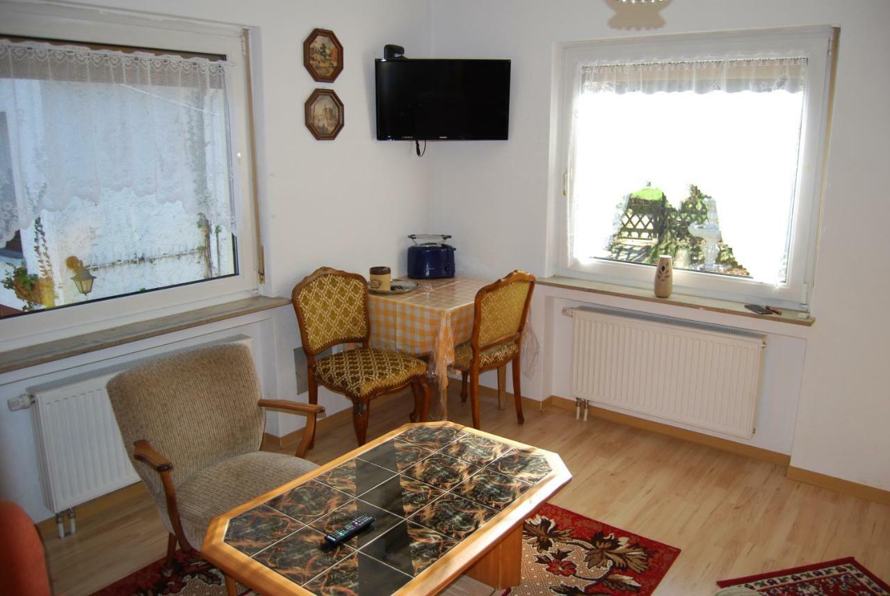 6 Schulstrasse Apartment Biebertal Exterior photo